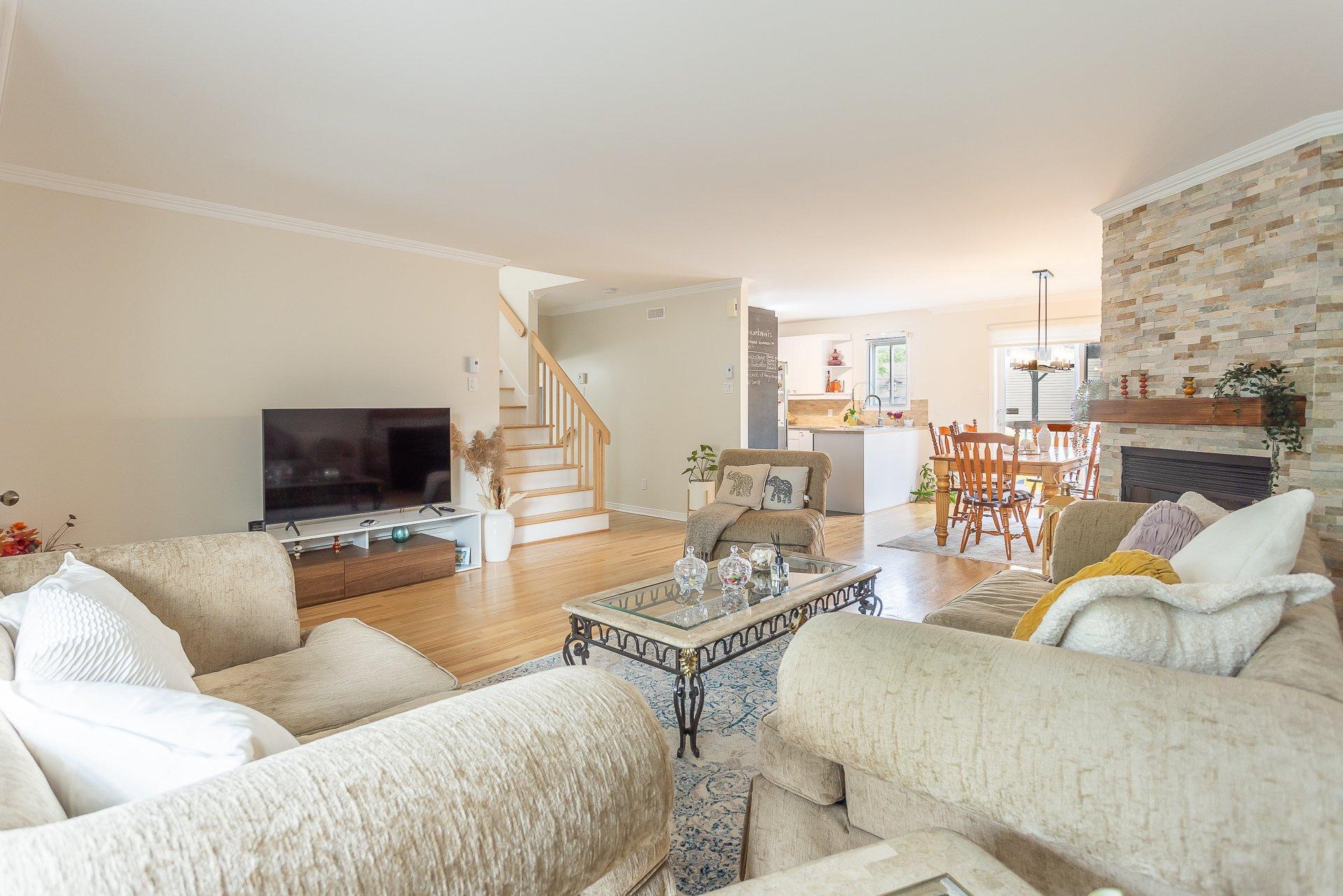 









911


Rue Siméon

,
Laval (Fabreville),




QC
H7R6C9

