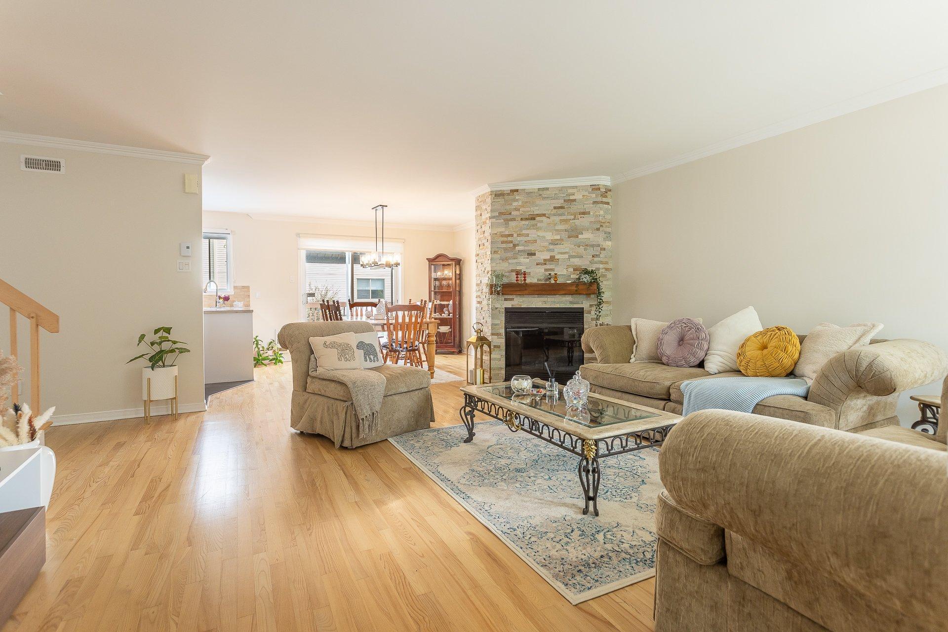 









911


Rue Siméon

,
Laval (Fabreville),




QC
H7R6C9

