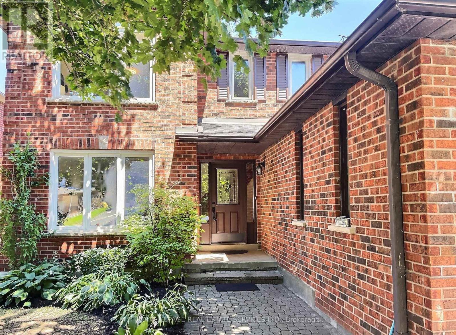 












79 DORIS CRESCENT

,
Newmarket,




Ontario
L3Y7V5

