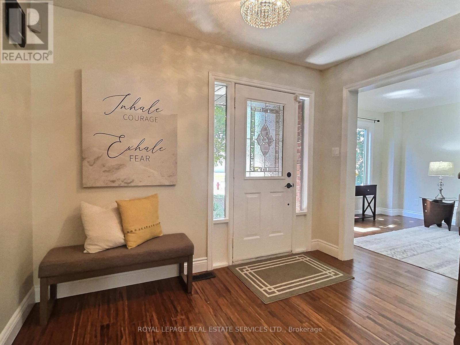 












79 DORIS CRESCENT

,
Newmarket,




Ontario
L3Y7V5

