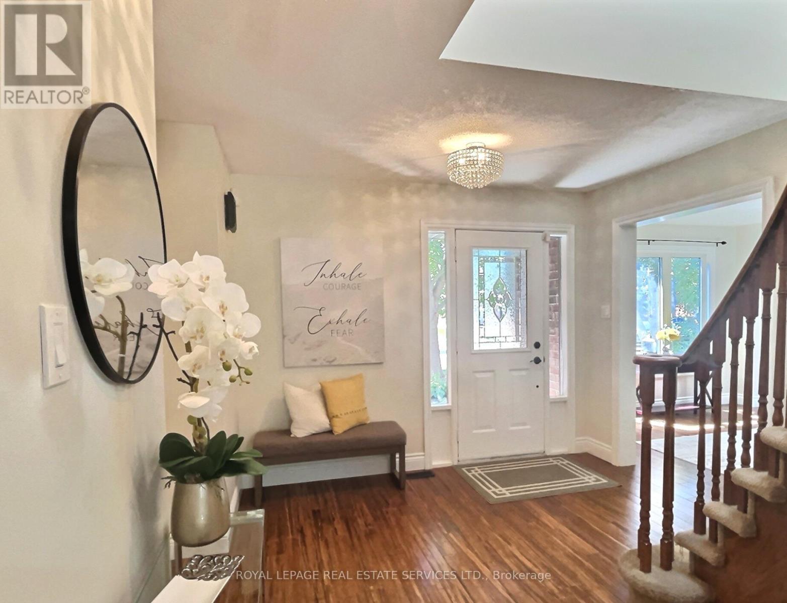 












79 DORIS CRESCENT

,
Newmarket,




Ontario
L3Y7V5

