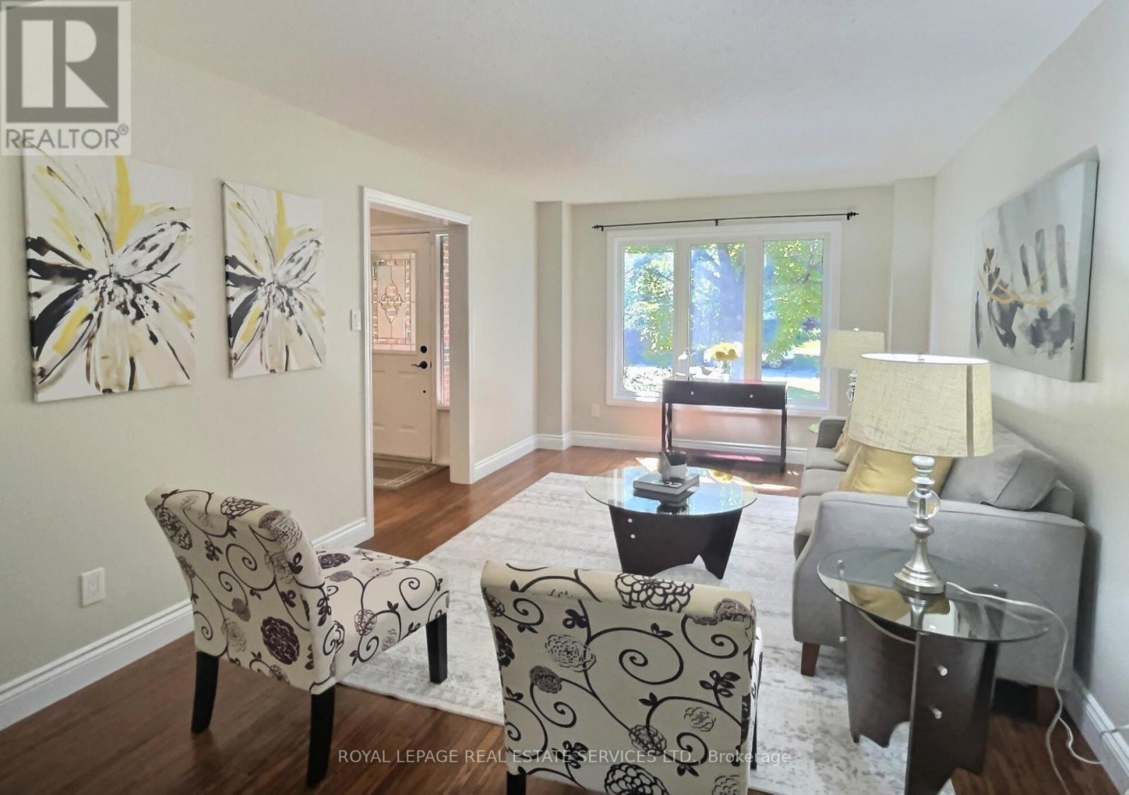 












79 DORIS CRESCENT

,
Newmarket,




Ontario
L3Y7V5


