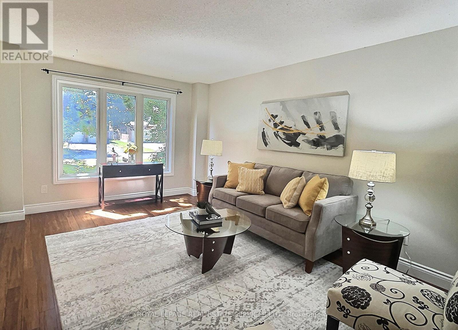 












79 DORIS CRESCENT

,
Newmarket,




Ontario
L3Y7V5

