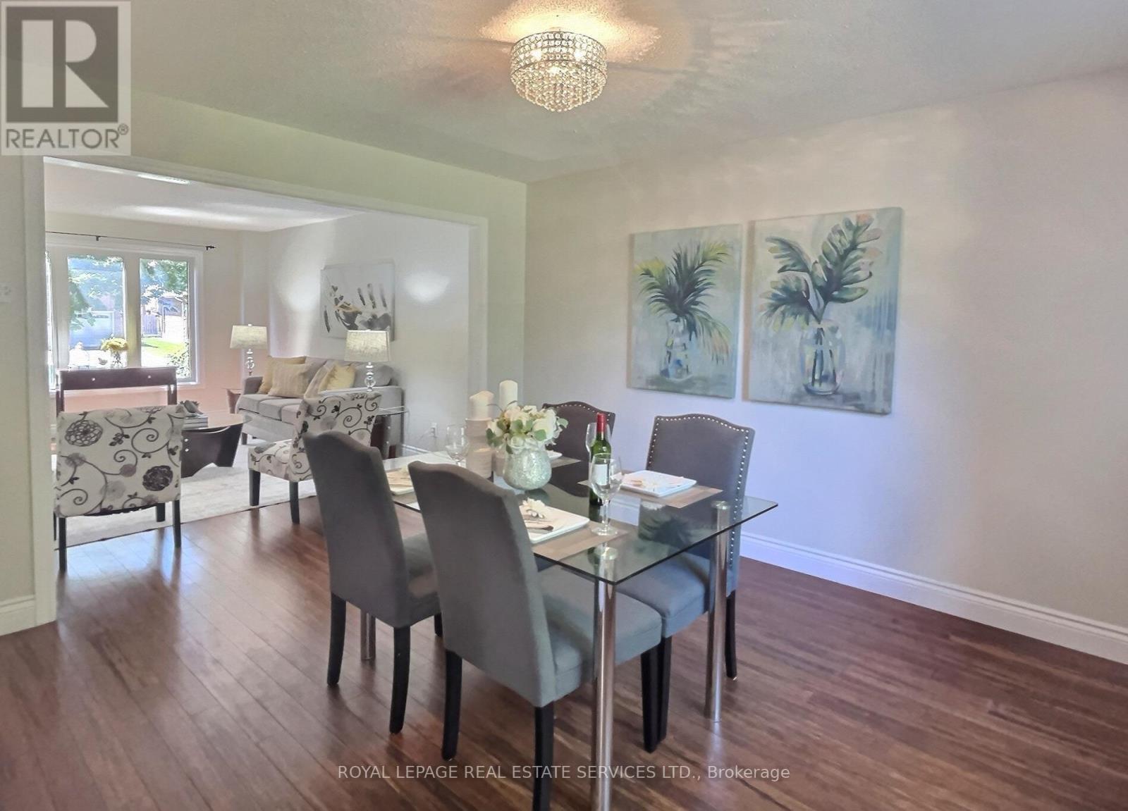












79 DORIS CRESCENT

,
Newmarket,




Ontario
L3Y7V5

