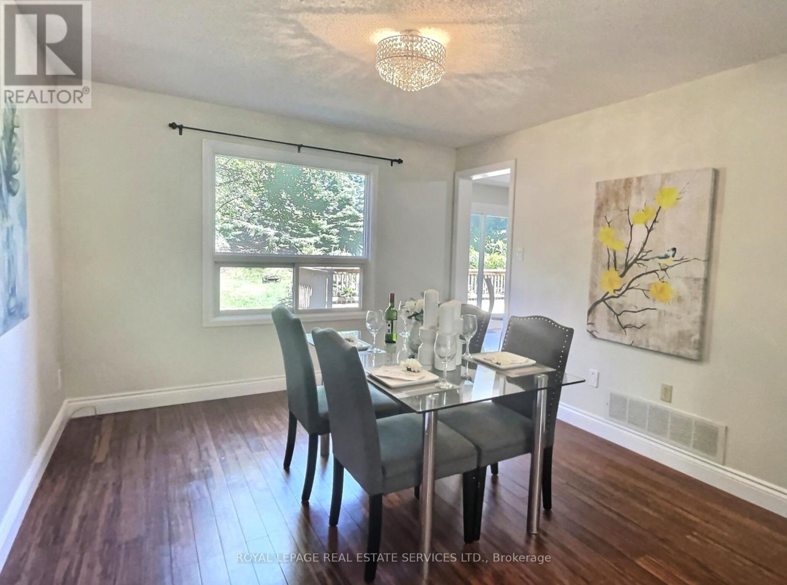 












79 DORIS CRESCENT

,
Newmarket,




Ontario
L3Y7V5

