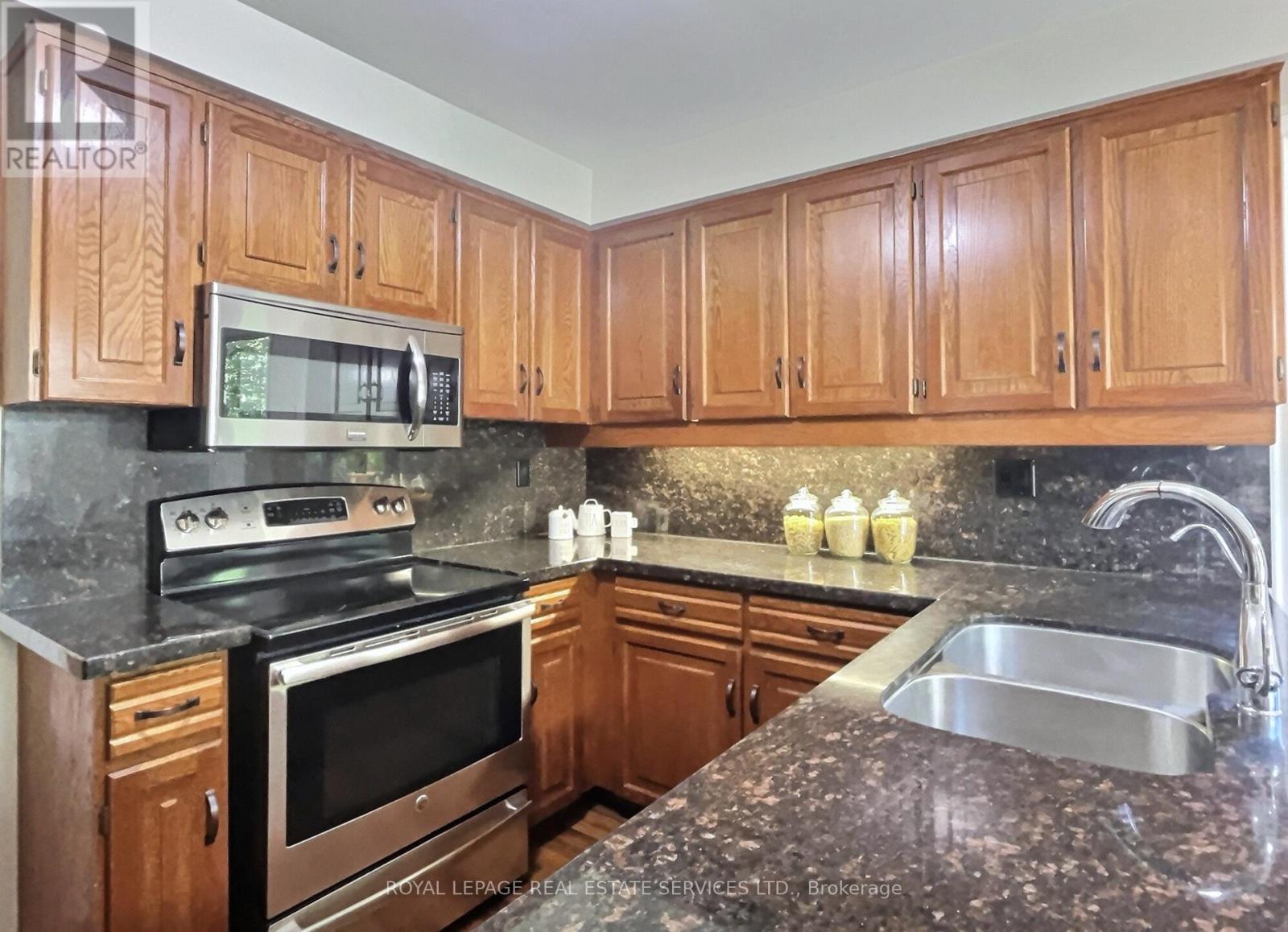 












79 DORIS CRESCENT

,
Newmarket,




Ontario
L3Y7V5


