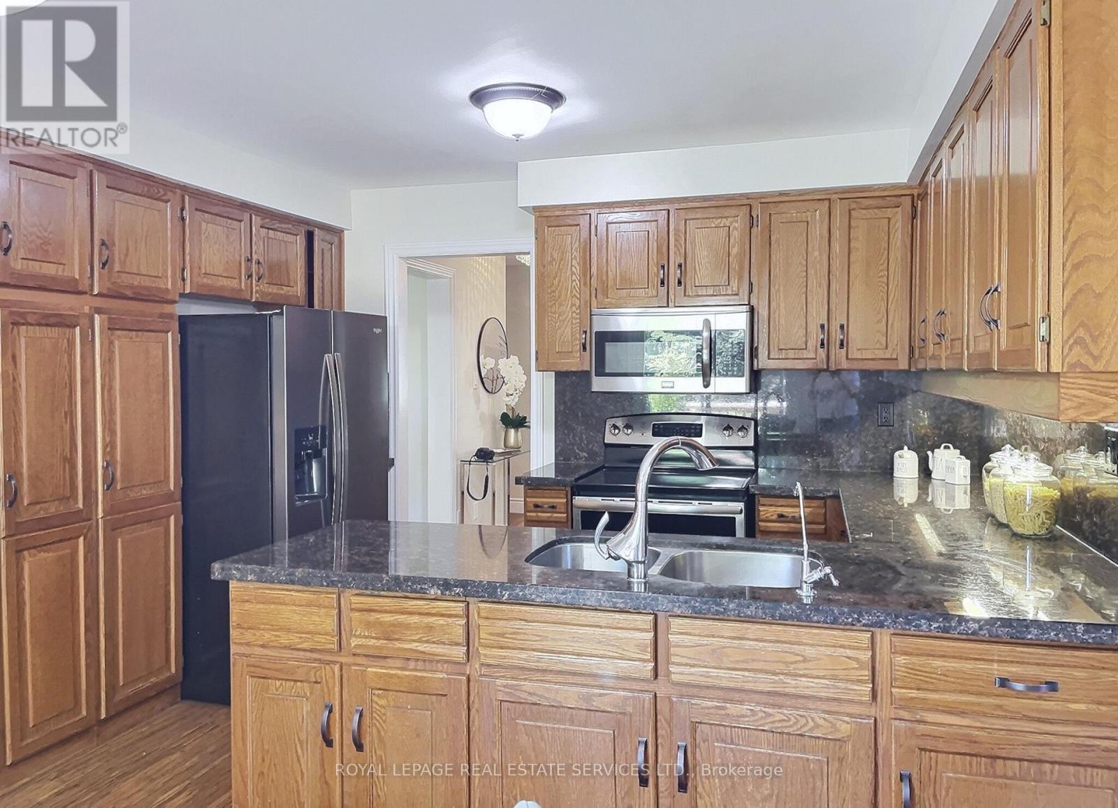 












79 DORIS CRESCENT

,
Newmarket,




Ontario
L3Y7V5

