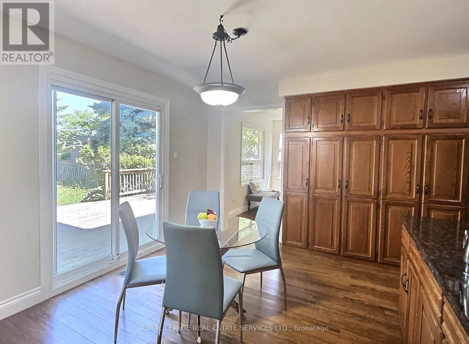 












79 DORIS CRESCENT

,
Newmarket,




Ontario
L3Y7V5

