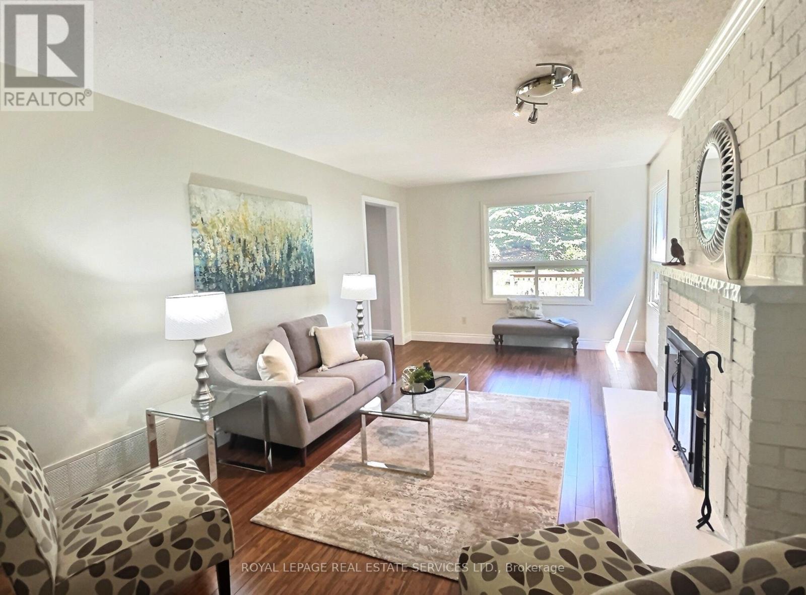 












79 DORIS CRESCENT

,
Newmarket,




Ontario
L3Y7V5

