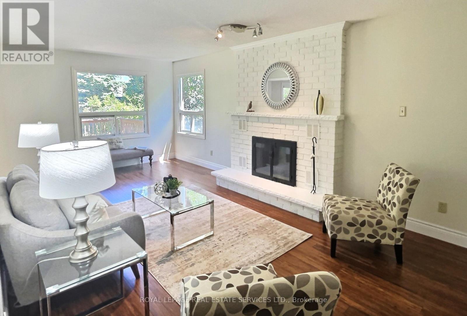 












79 DORIS CRESCENT

,
Newmarket,




Ontario
L3Y7V5

