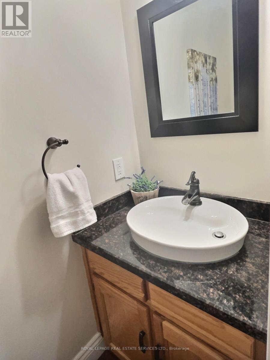 












79 DORIS CRESCENT

,
Newmarket,




Ontario
L3Y7V5

