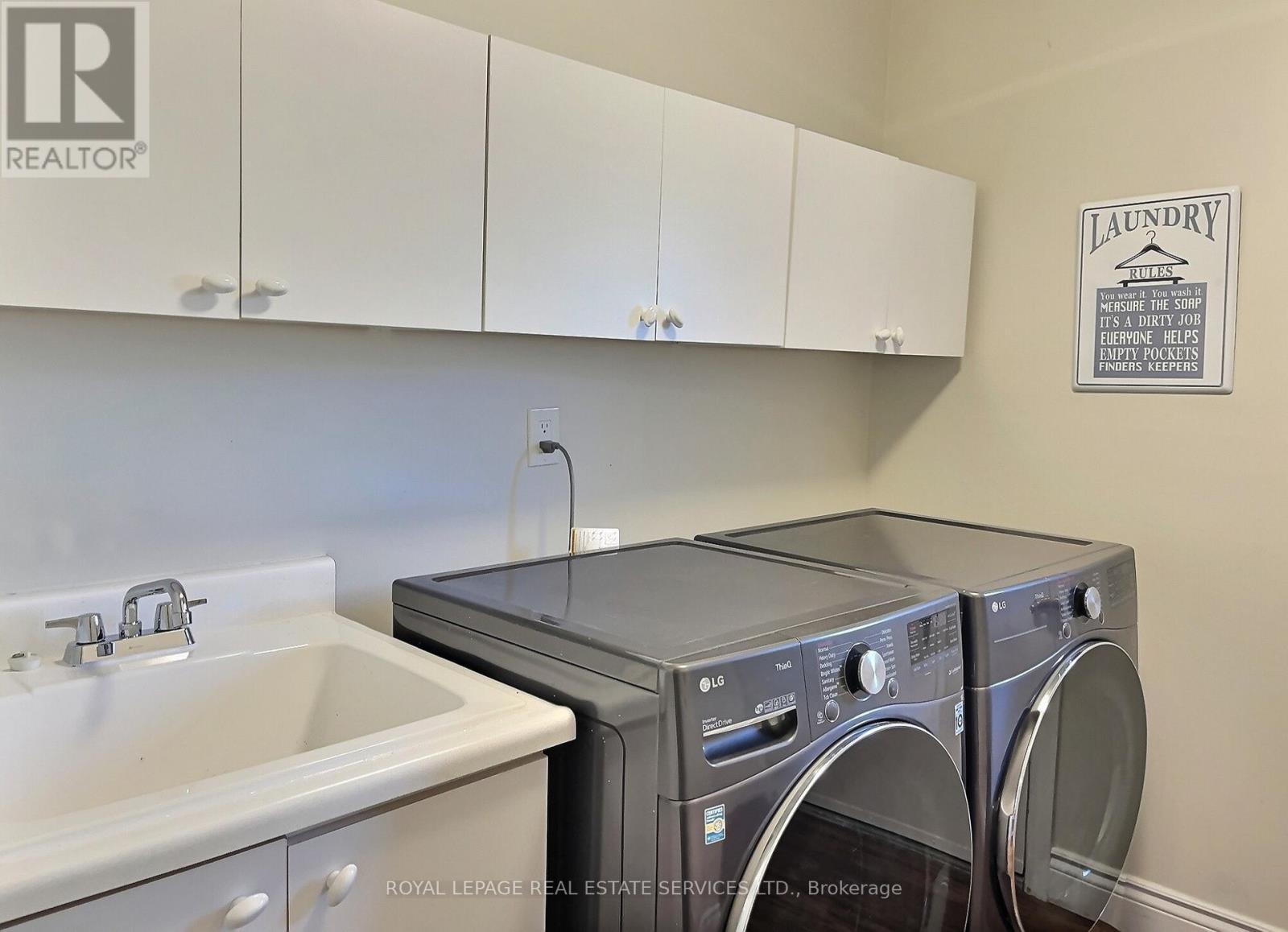 












79 DORIS CRESCENT

,
Newmarket,




Ontario
L3Y7V5

