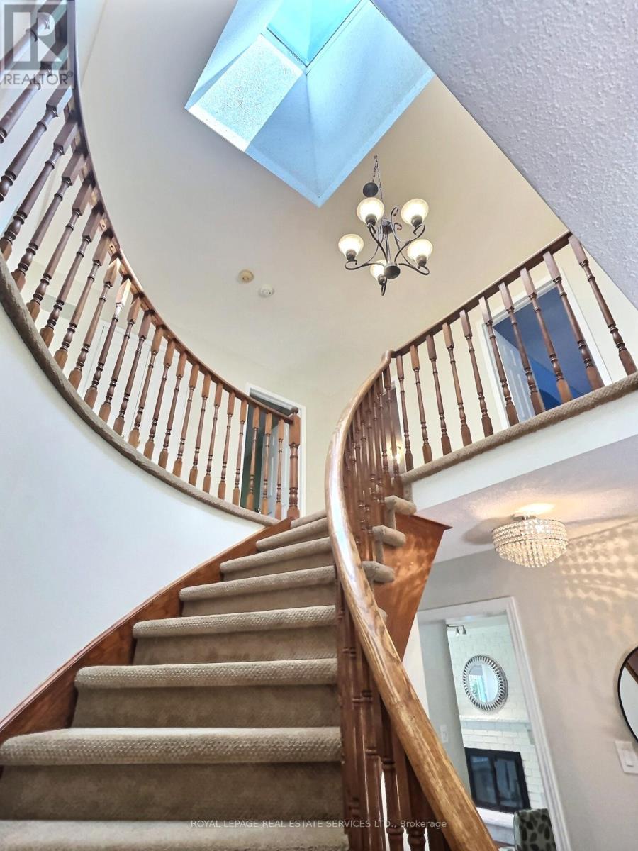 












79 DORIS CRESCENT

,
Newmarket,




Ontario
L3Y7V5


