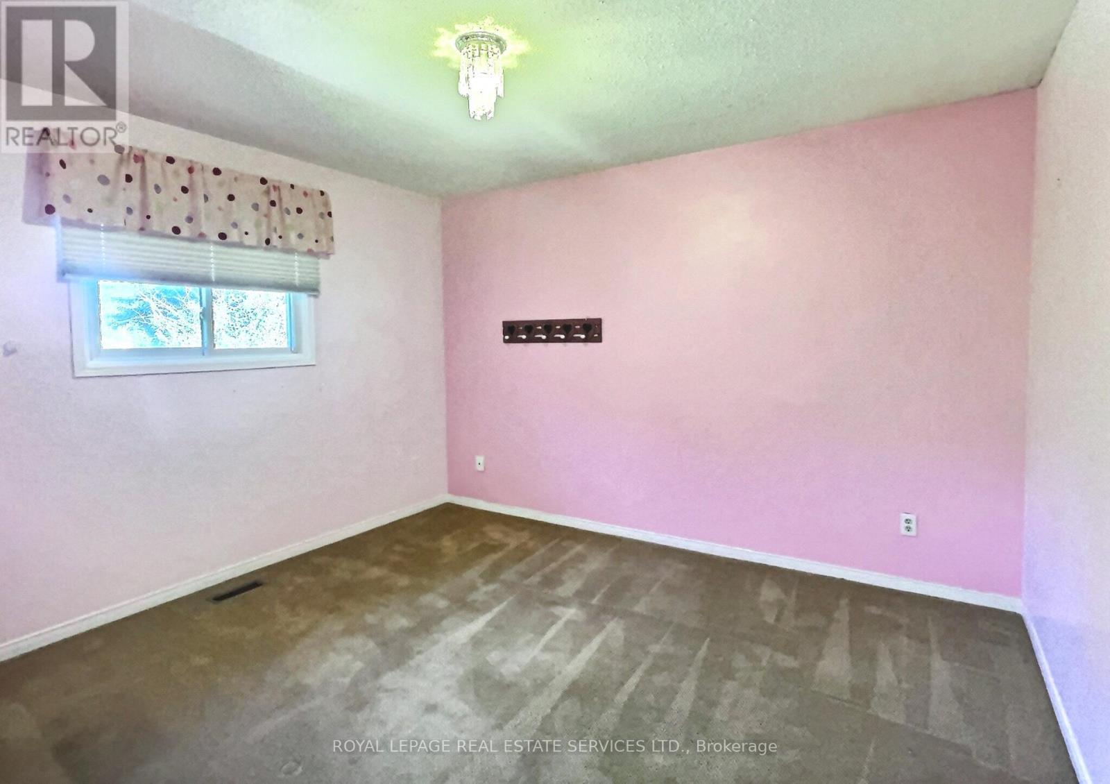 












79 DORIS CRESCENT

,
Newmarket,




Ontario
L3Y7V5

