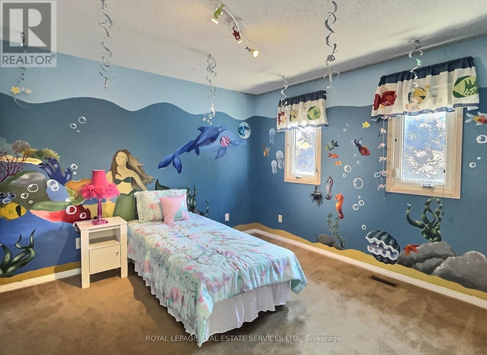 












79 DORIS CRESCENT

,
Newmarket,




Ontario
L3Y7V5

