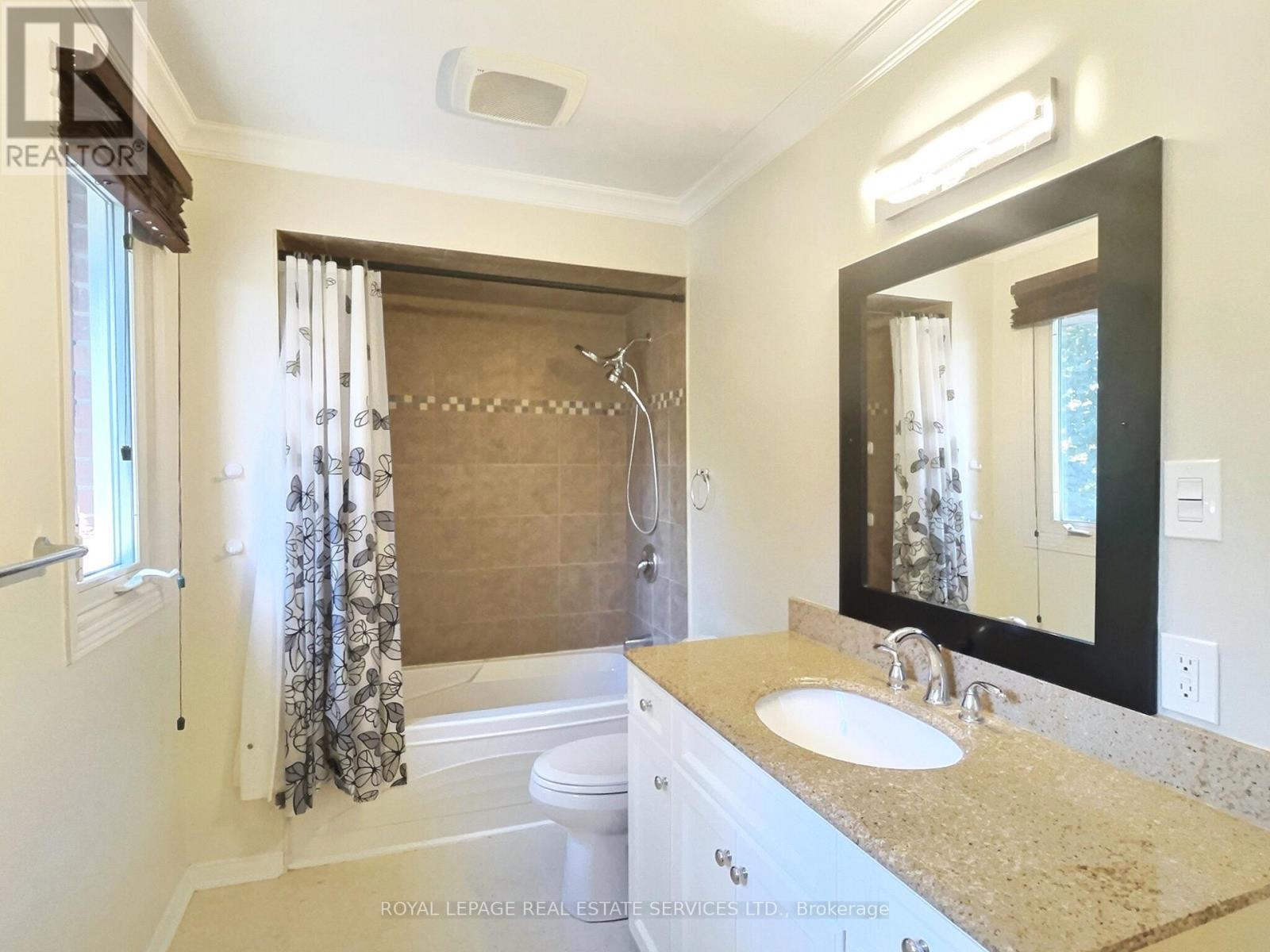 












79 DORIS CRESCENT

,
Newmarket,




Ontario
L3Y7V5

