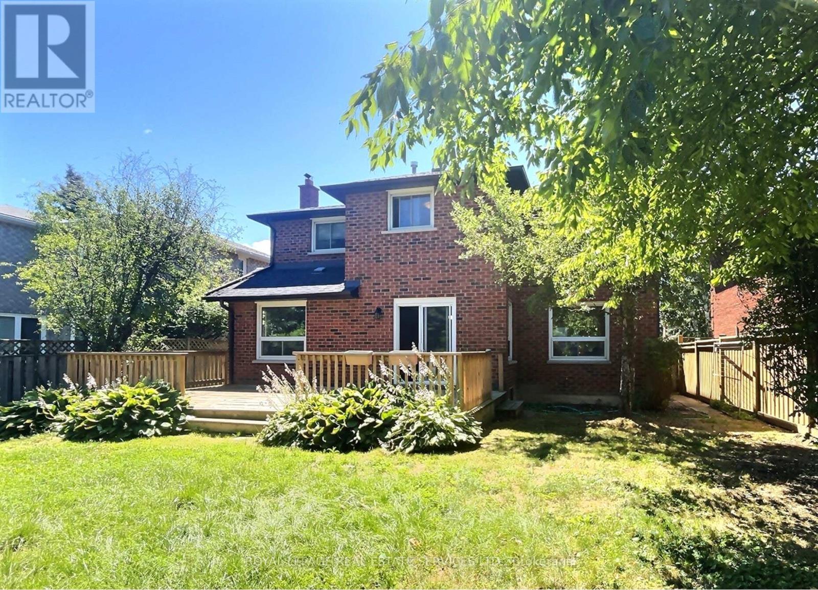 












79 DORIS CRESCENT

,
Newmarket,




Ontario
L3Y7V5

