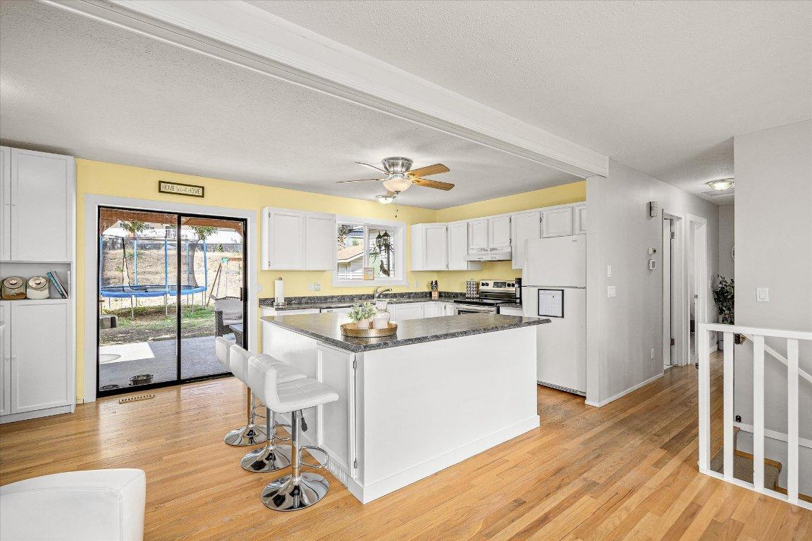 









3530


Chives

Place,
West Kelowna,




BC
V4T 1H8

