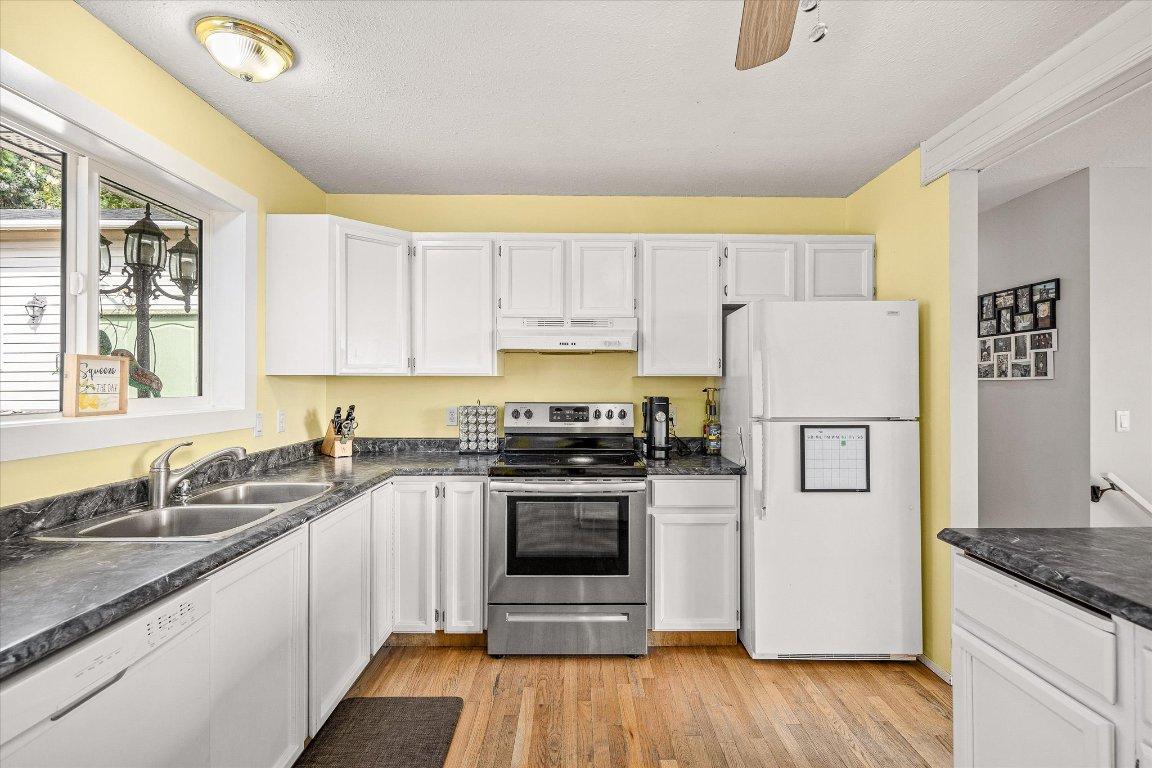 









3530


Chives

Place,
West Kelowna,




BC
V4T 1H8

