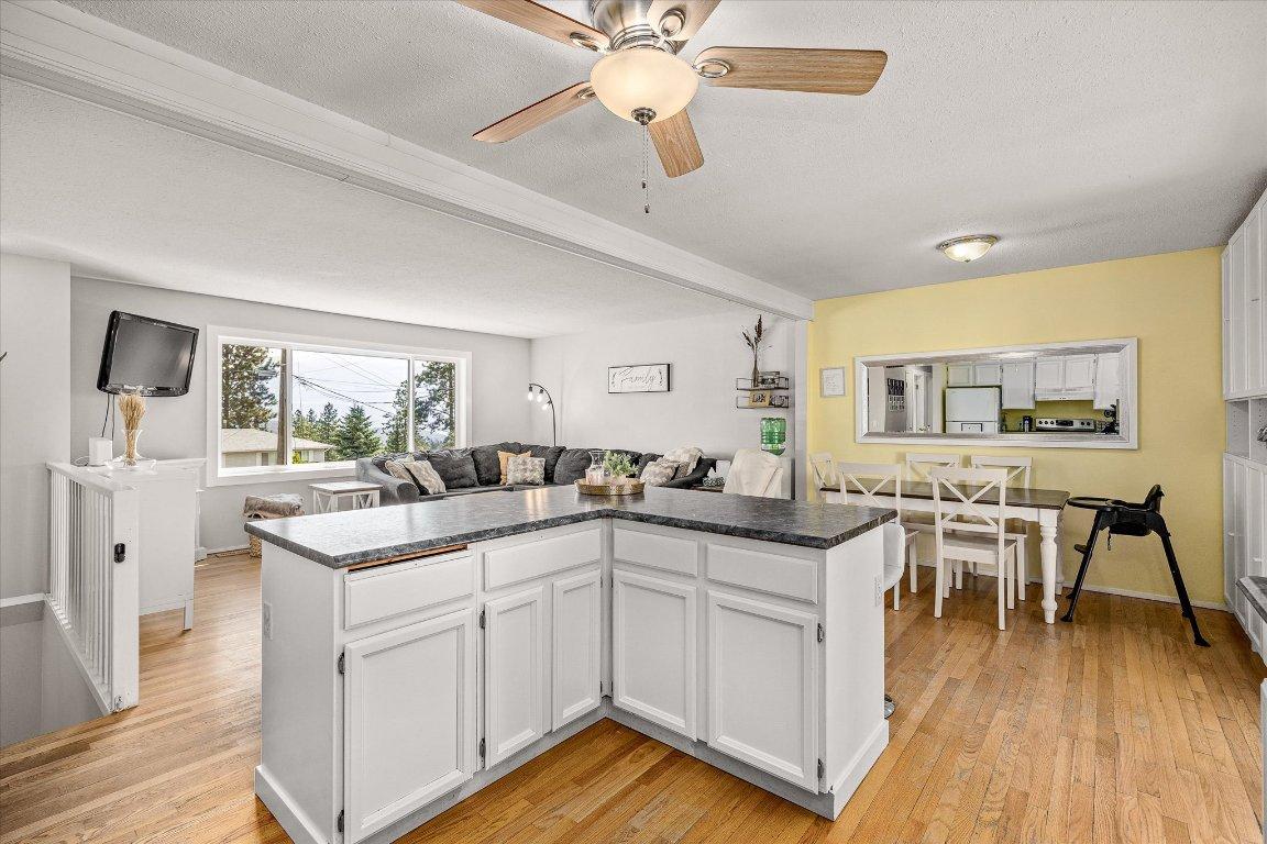 









3530


Chives

Place,
West Kelowna,




BC
V4T 1H8

