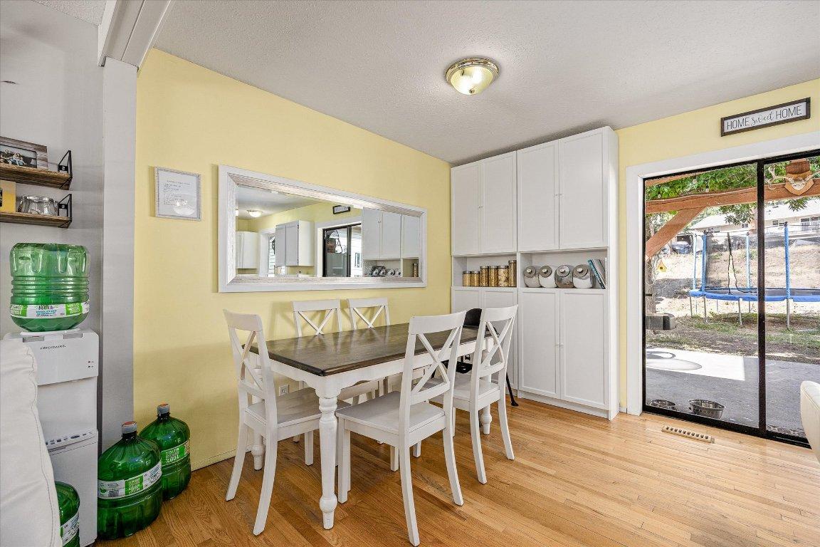 









3530


Chives

Place,
West Kelowna,




BC
V4T 1H8

