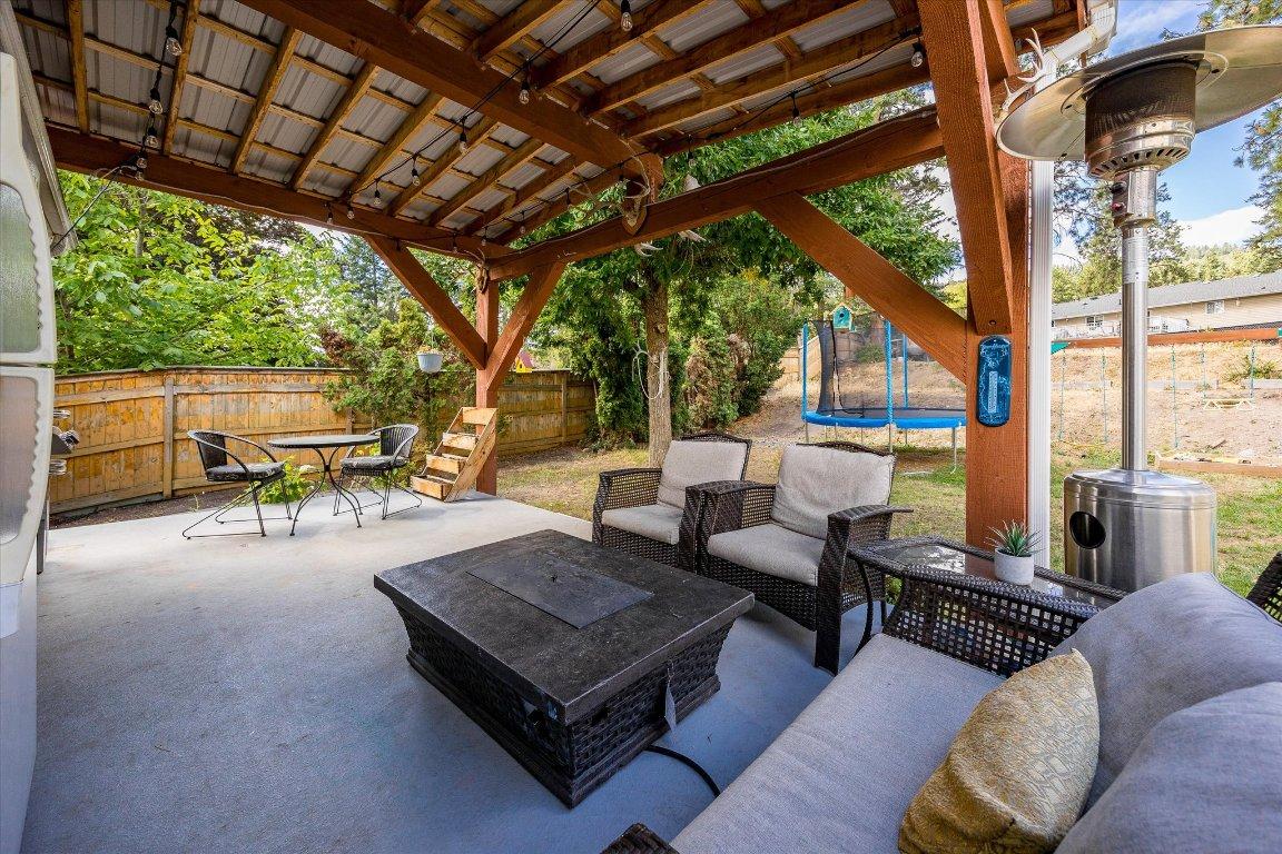









3530


Chives

Place,
West Kelowna,




BC
V4T 1H8

