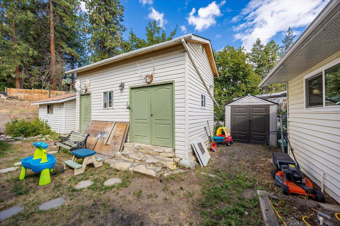 









3530


Chives

Place,
West Kelowna,




BC
V4T 1H8

