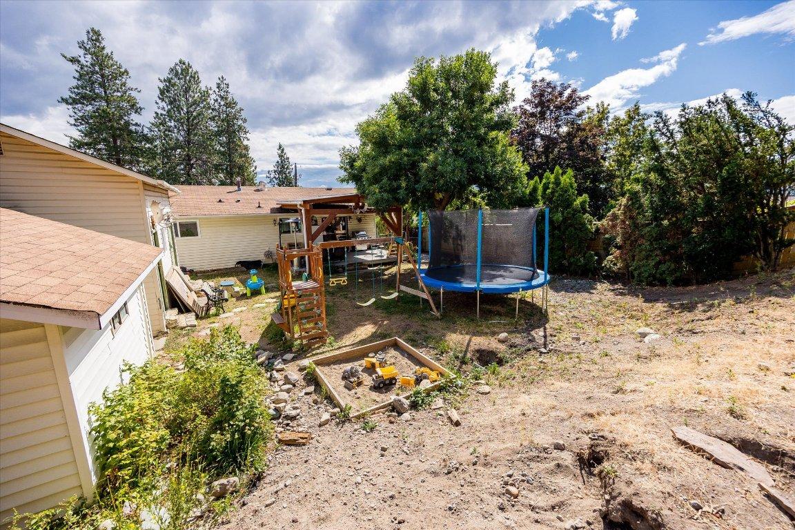 









3530


Chives

Place,
West Kelowna,




BC
V4T 1H8

