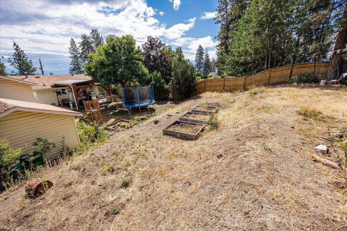 









3530


Chives

Place,
West Kelowna,




BC
V4T 1H8


