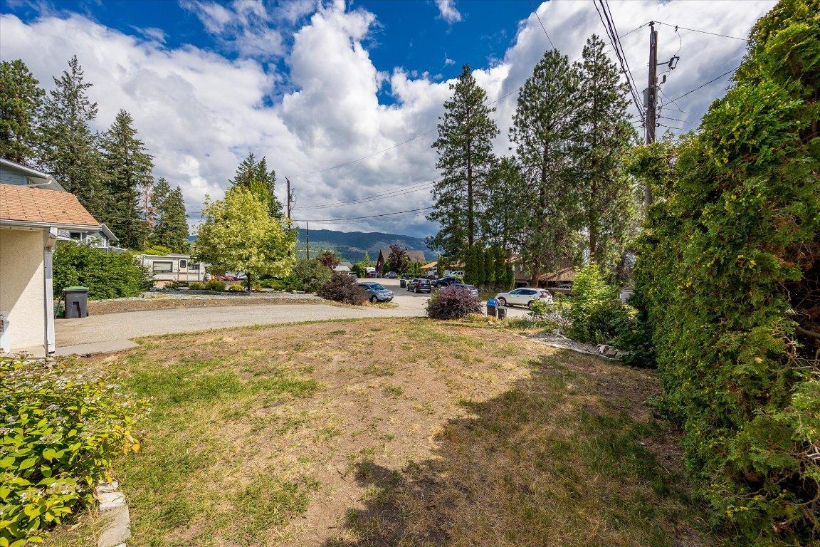 









3530


Chives

Place,
West Kelowna,




BC
V4T 1H8

