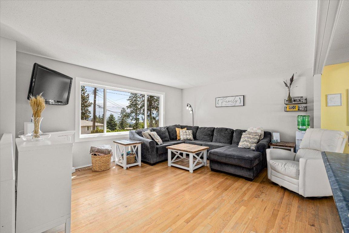 









3530


Chives

Place,
West Kelowna,




BC
V4T 1H8

