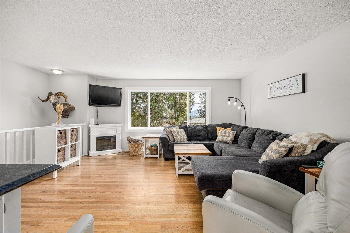 









3530


Chives

Place,
West Kelowna,




BC
V4T 1H8

