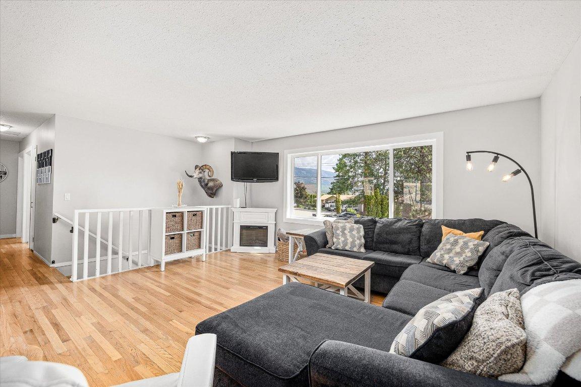 









3530


Chives

Place,
West Kelowna,




BC
V4T 1H8


