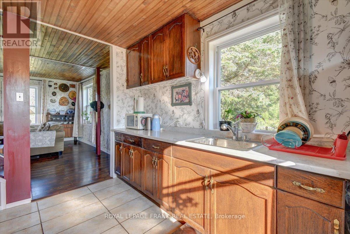 












99 ANSTRUTHER LAKE ROAD

,
North Kawartha,




Ontario
K0L1A0

