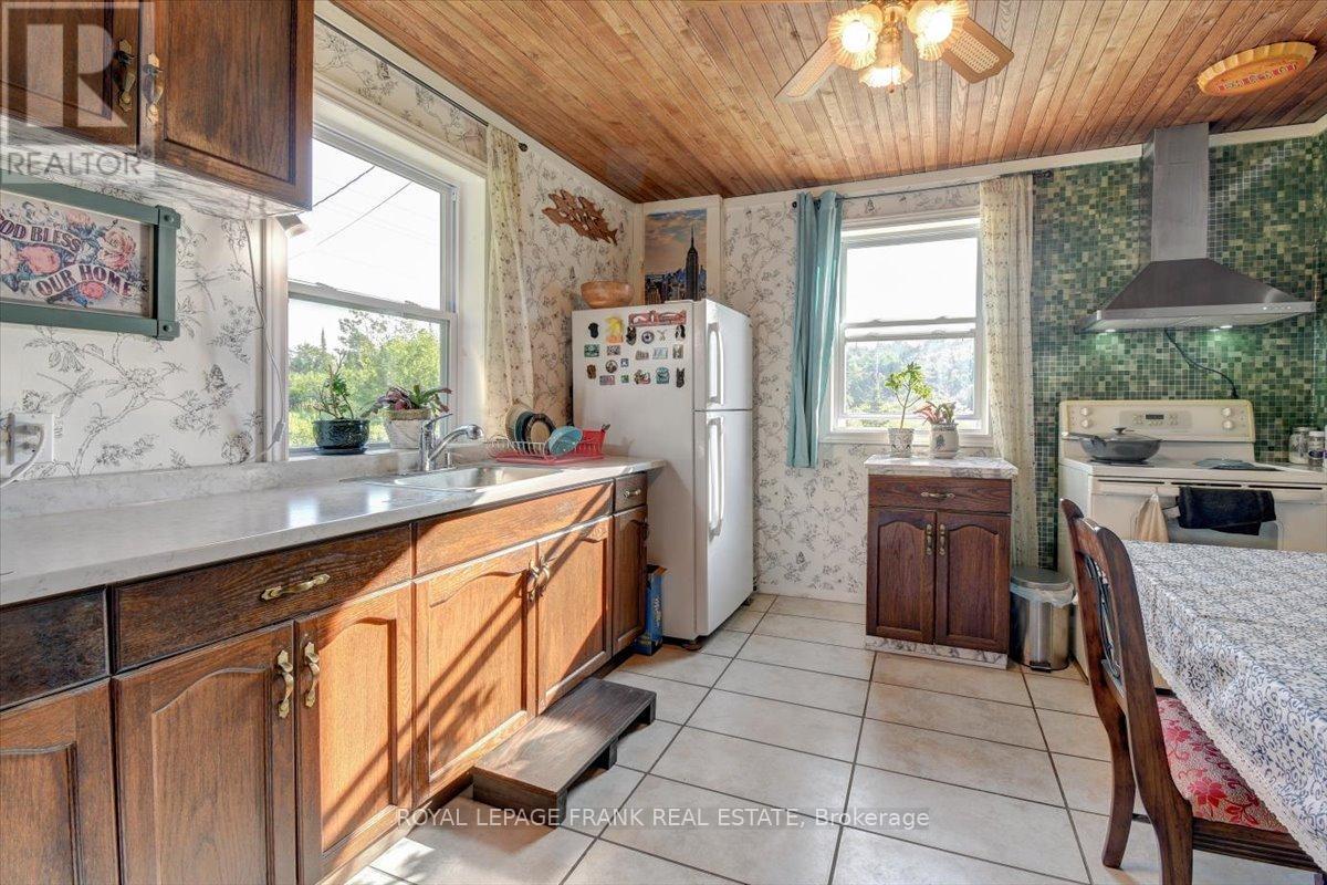 












99 ANSTRUTHER LAKE ROAD

,
North Kawartha,




Ontario
K0L1A0

