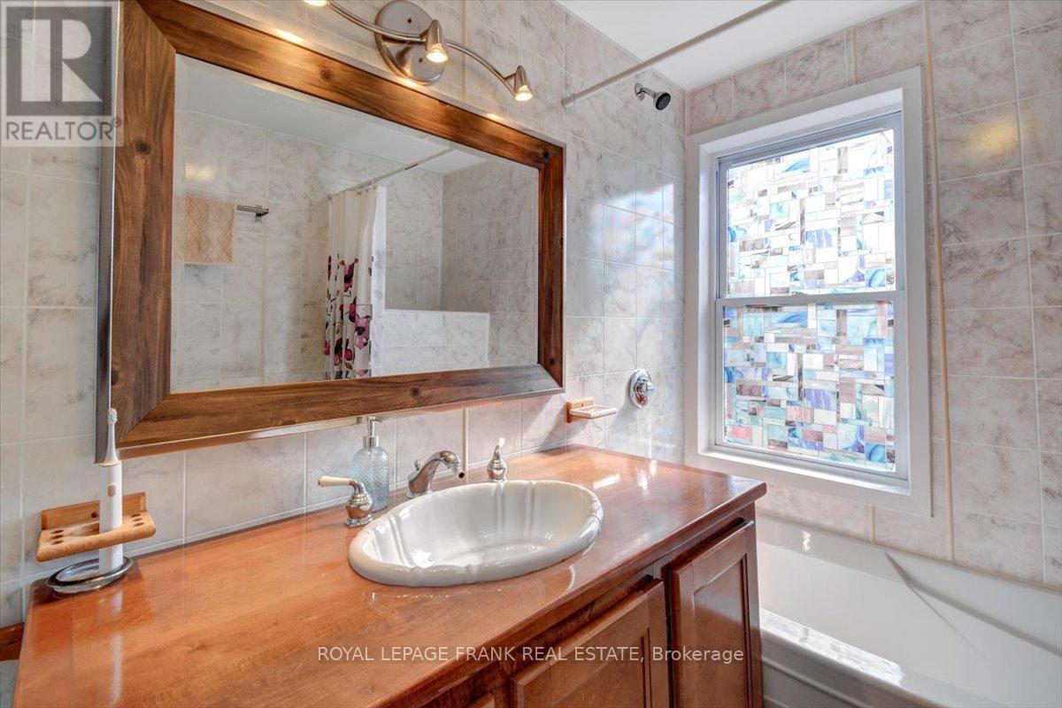












99 ANSTRUTHER LAKE ROAD

,
North Kawartha,




Ontario
K0L1A0


