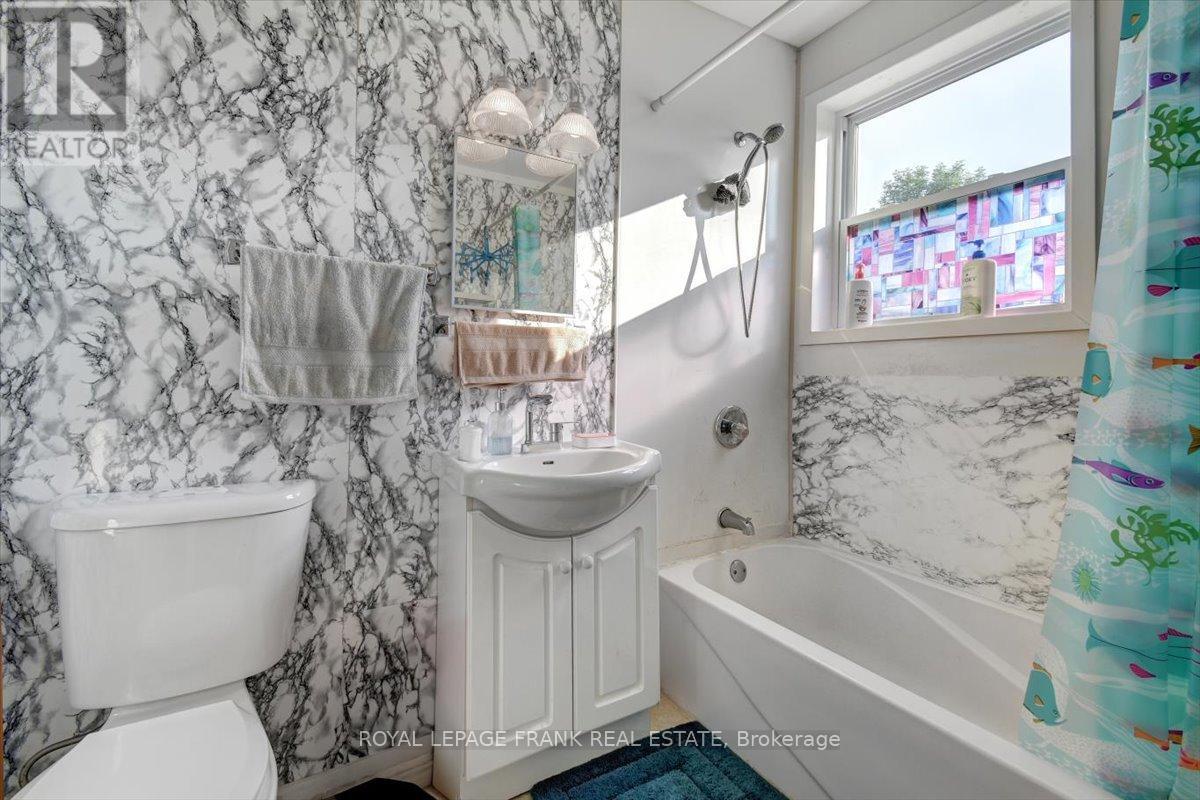 












99 ANSTRUTHER LAKE ROAD

,
North Kawartha,




Ontario
K0L1A0

