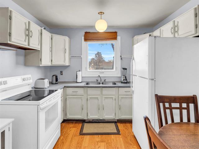 









298


Mandalay

DR,
Winnipeg,




MB
R2P 1K2

