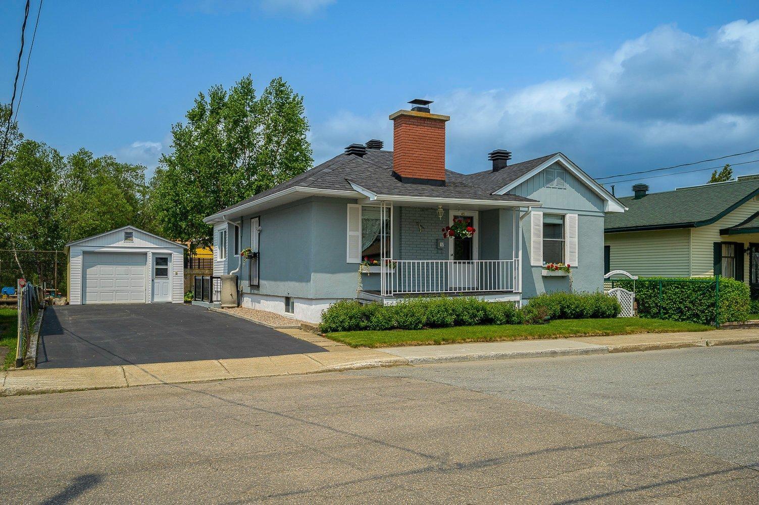 









45


Rue Thibodeau

,
Sainte-Agathe-des-Monts,




QC
J8C2L8

