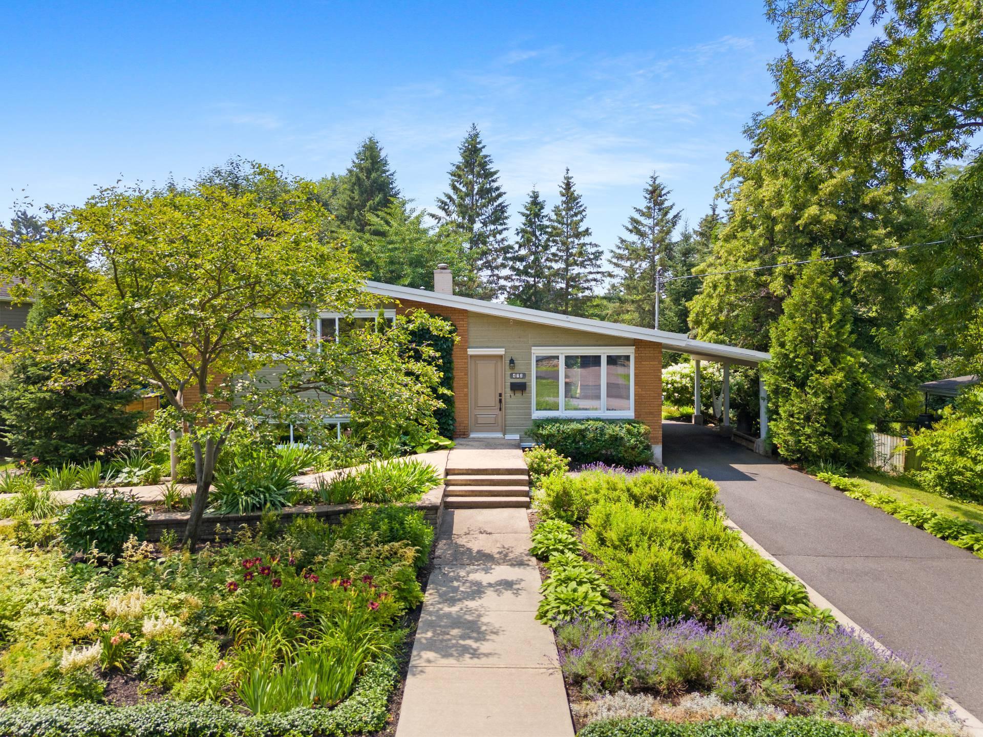 









472


Rue du Prince-Edward

,
Otterburn Park,




QC
J3H1W4


