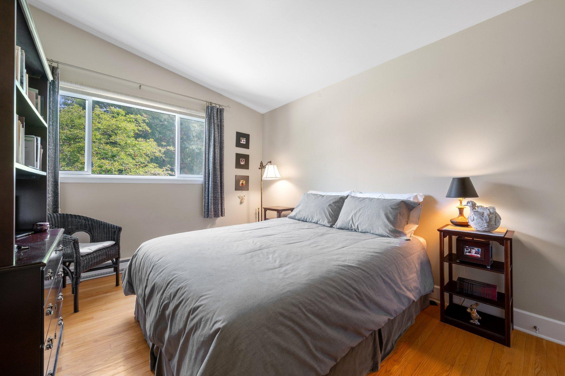 









472


Rue du Prince-Edward

,
Otterburn Park,




QC
J3H1W4

