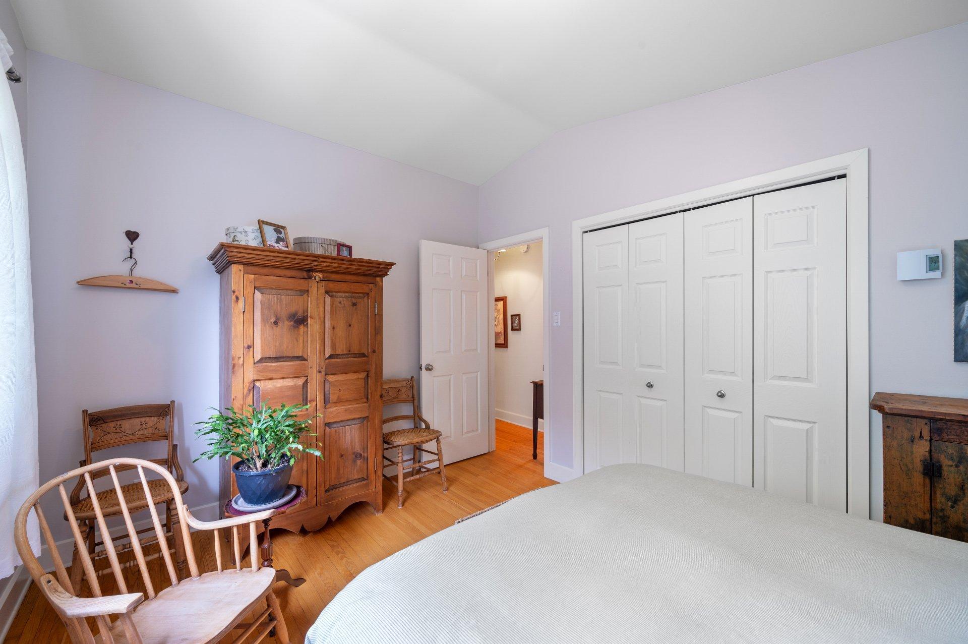 









472


Rue du Prince-Edward

,
Otterburn Park,




QC
J3H1W4

