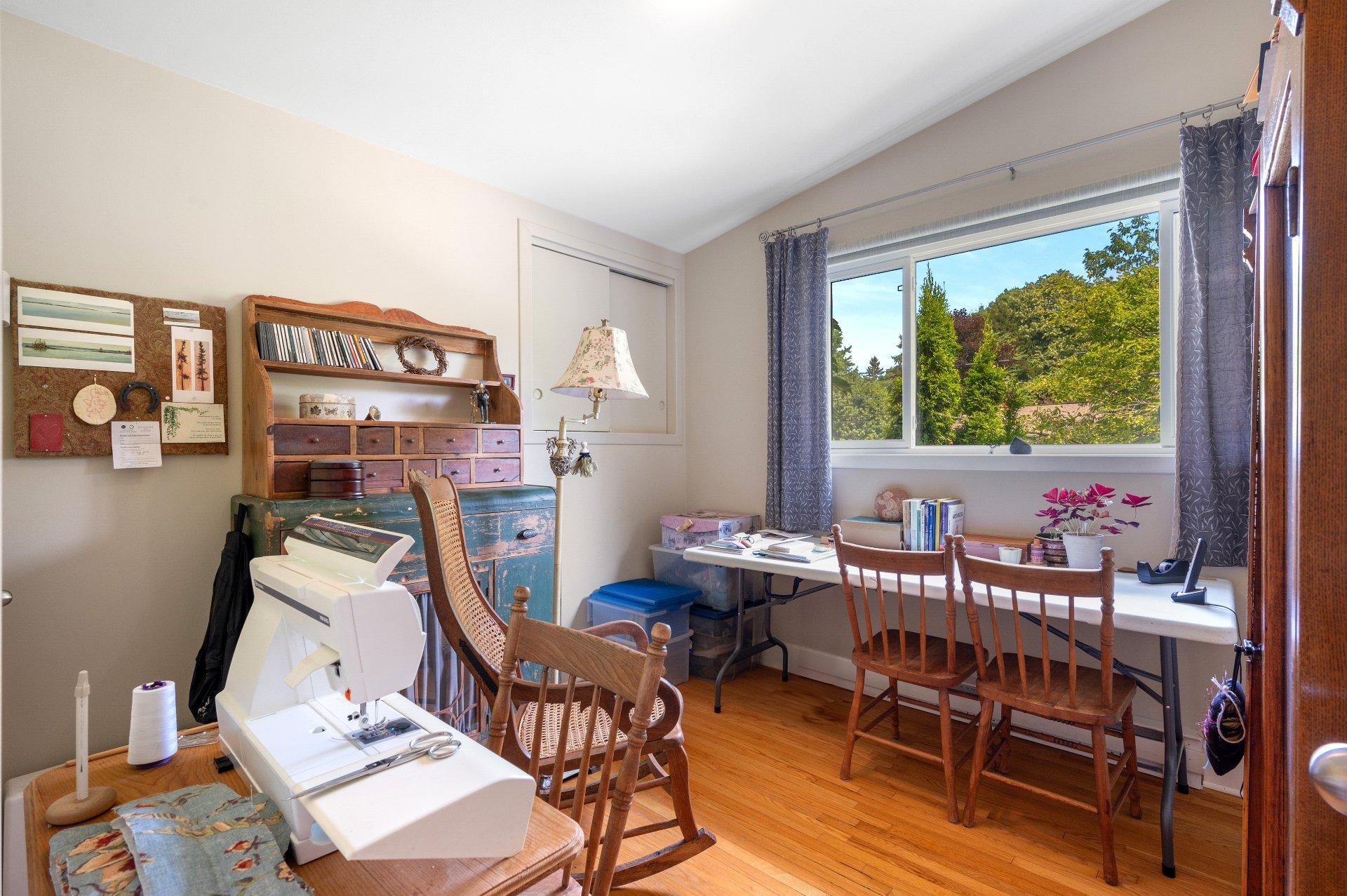 









472


Rue du Prince-Edward

,
Otterburn Park,




QC
J3H1W4

