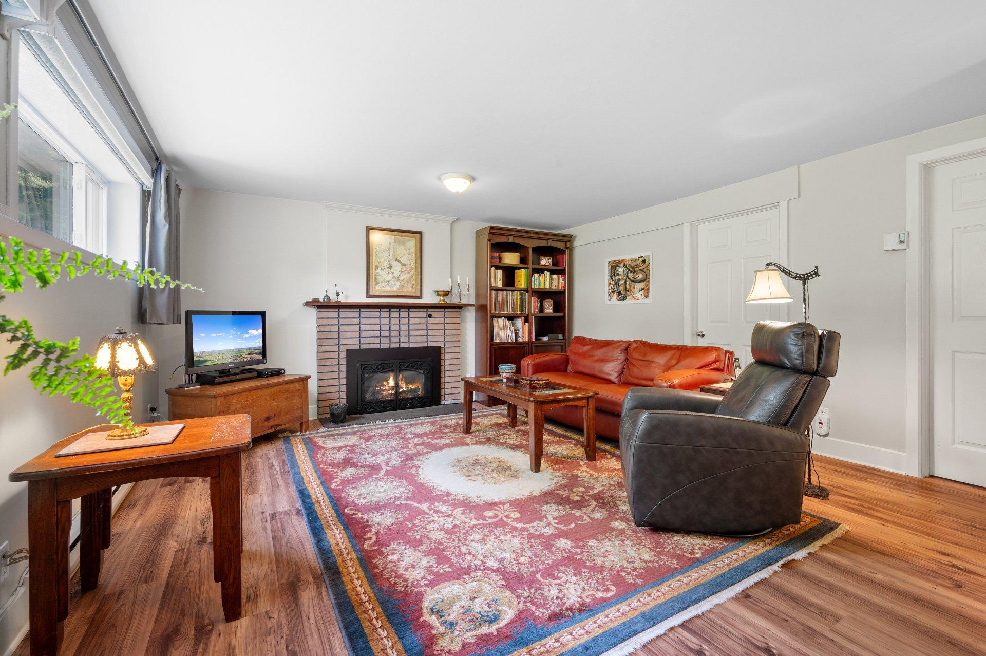 









472


Rue du Prince-Edward

,
Otterburn Park,




QC
J3H1W4

