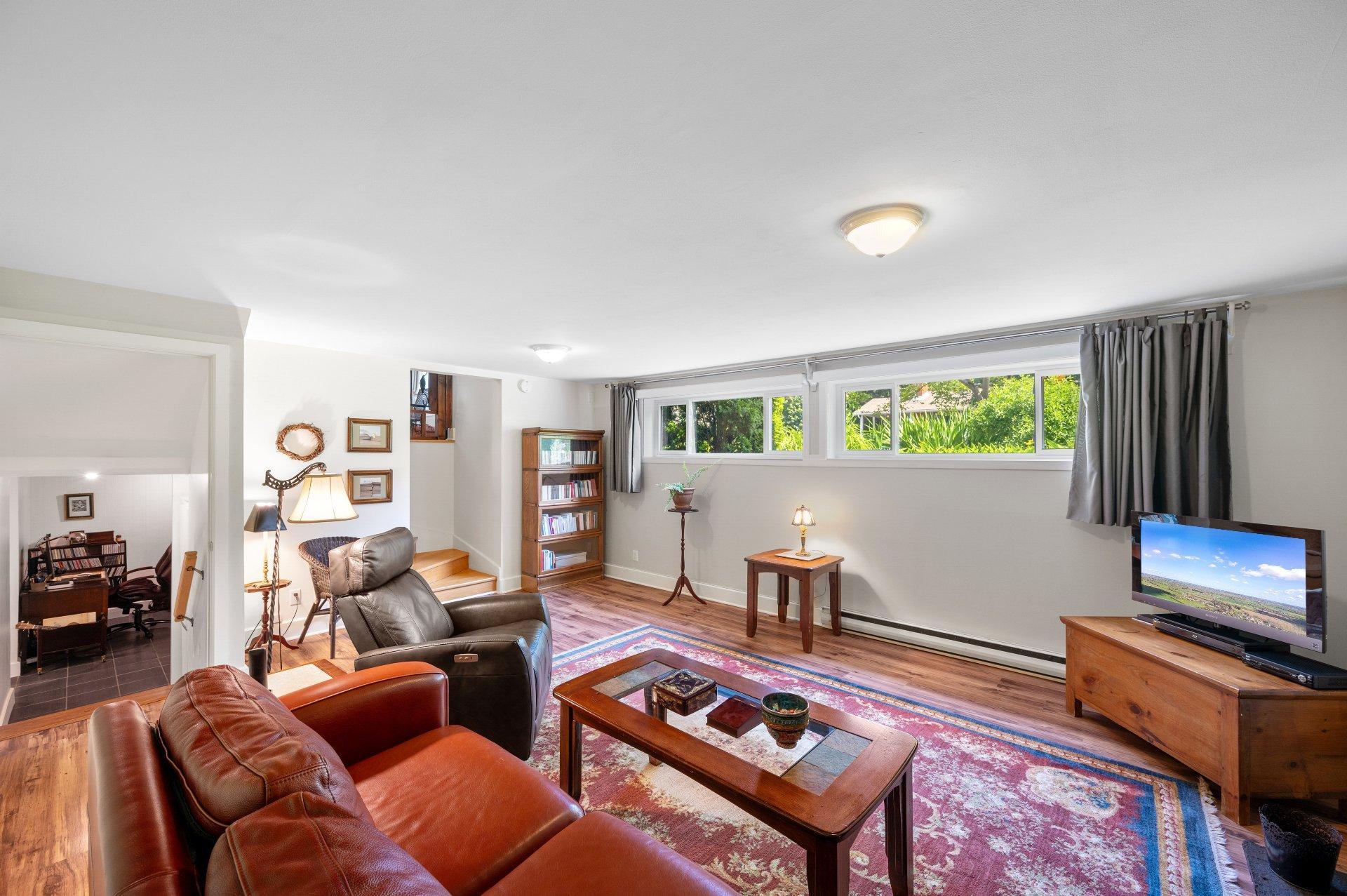 









472


Rue du Prince-Edward

,
Otterburn Park,




QC
J3H1W4

