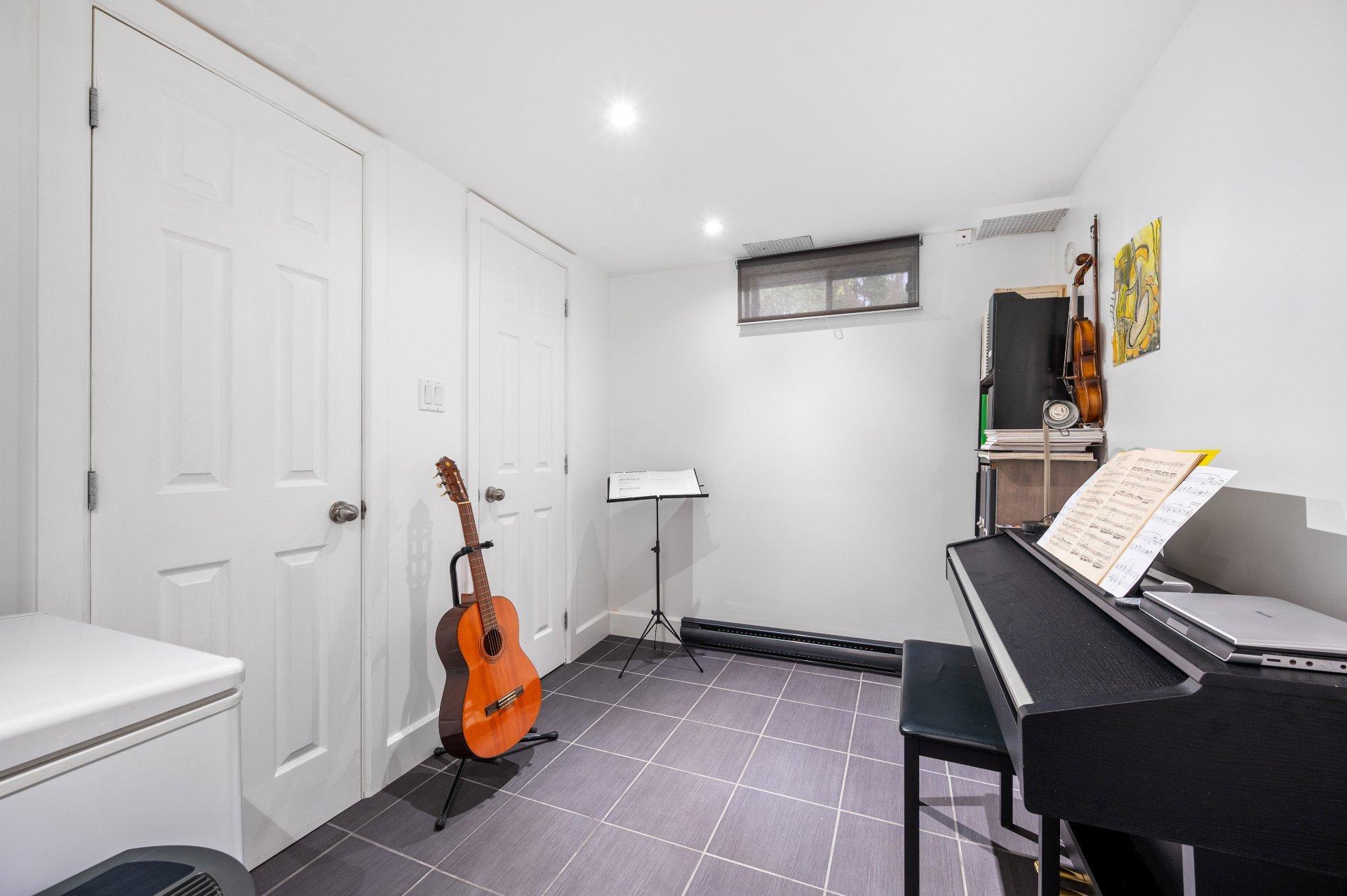 









472


Rue du Prince-Edward

,
Otterburn Park,




QC
J3H1W4

