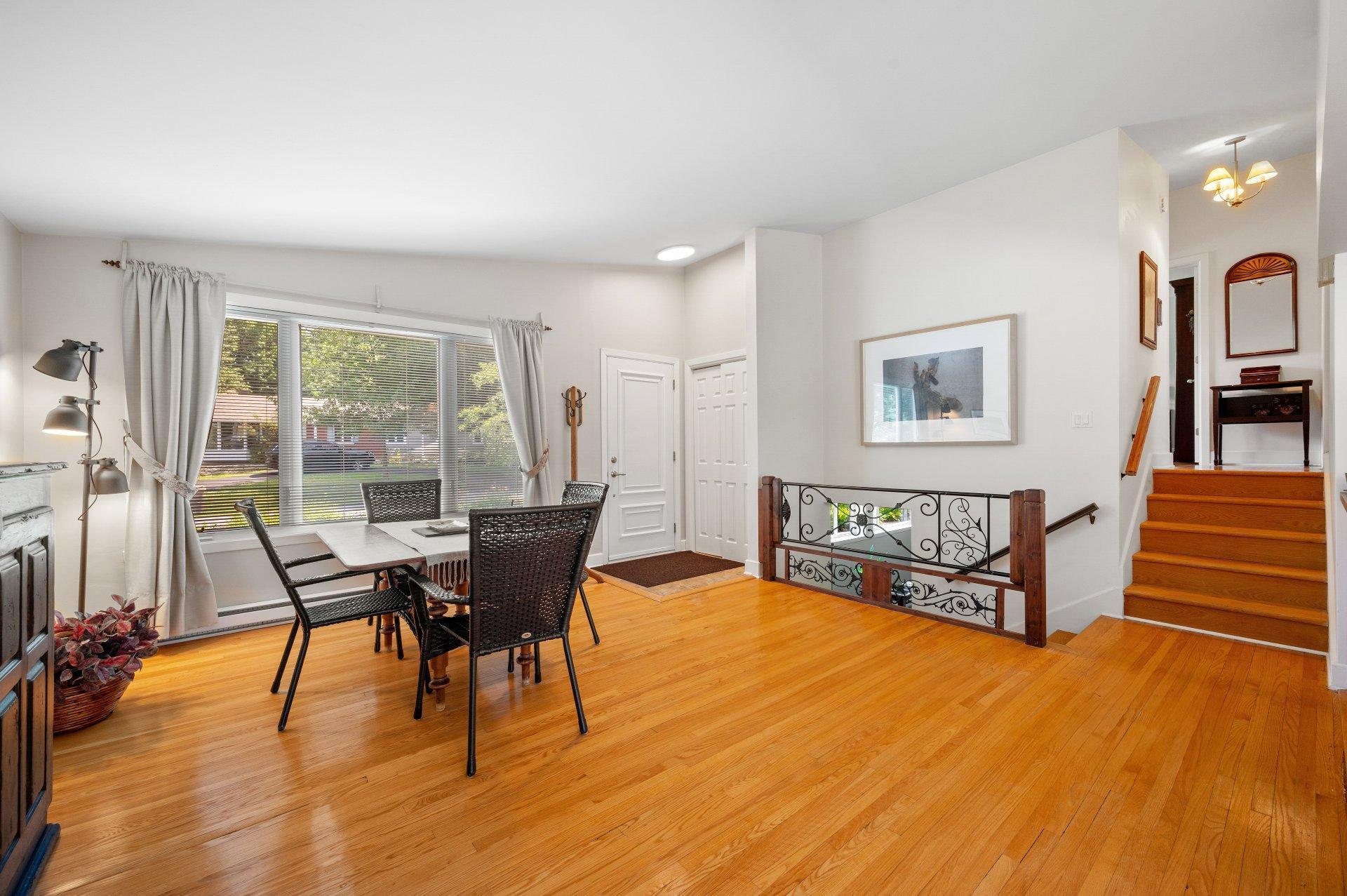









472


Rue du Prince-Edward

,
Otterburn Park,




QC
J3H1W4

