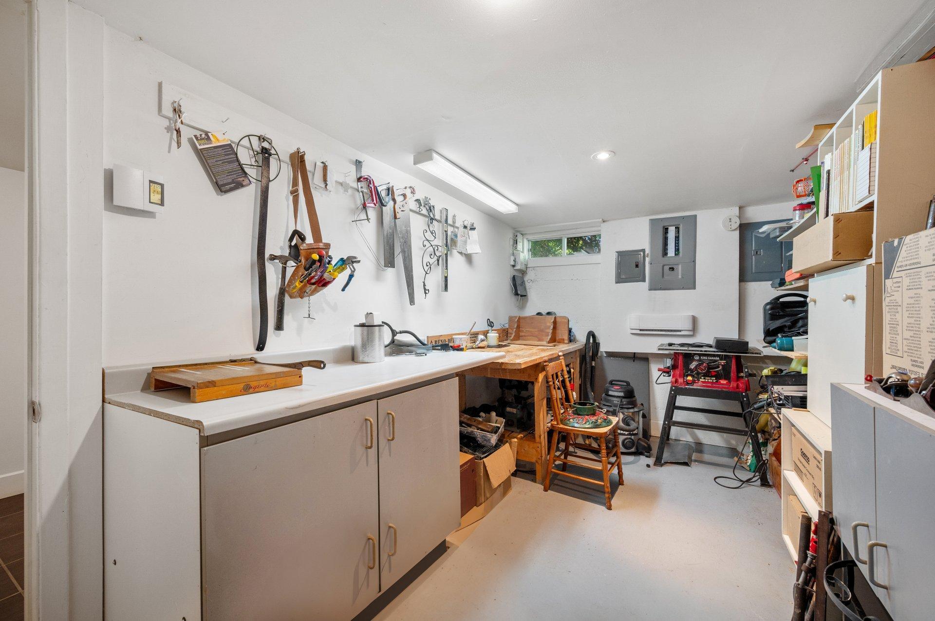 









472


Rue du Prince-Edward

,
Otterburn Park,




QC
J3H1W4

