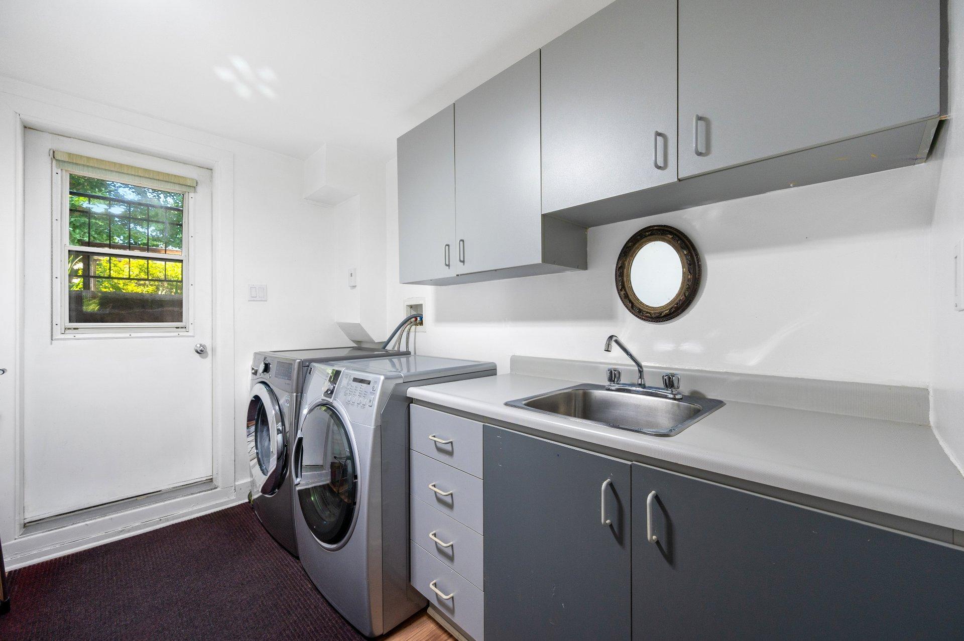 









472


Rue du Prince-Edward

,
Otterburn Park,




QC
J3H1W4

