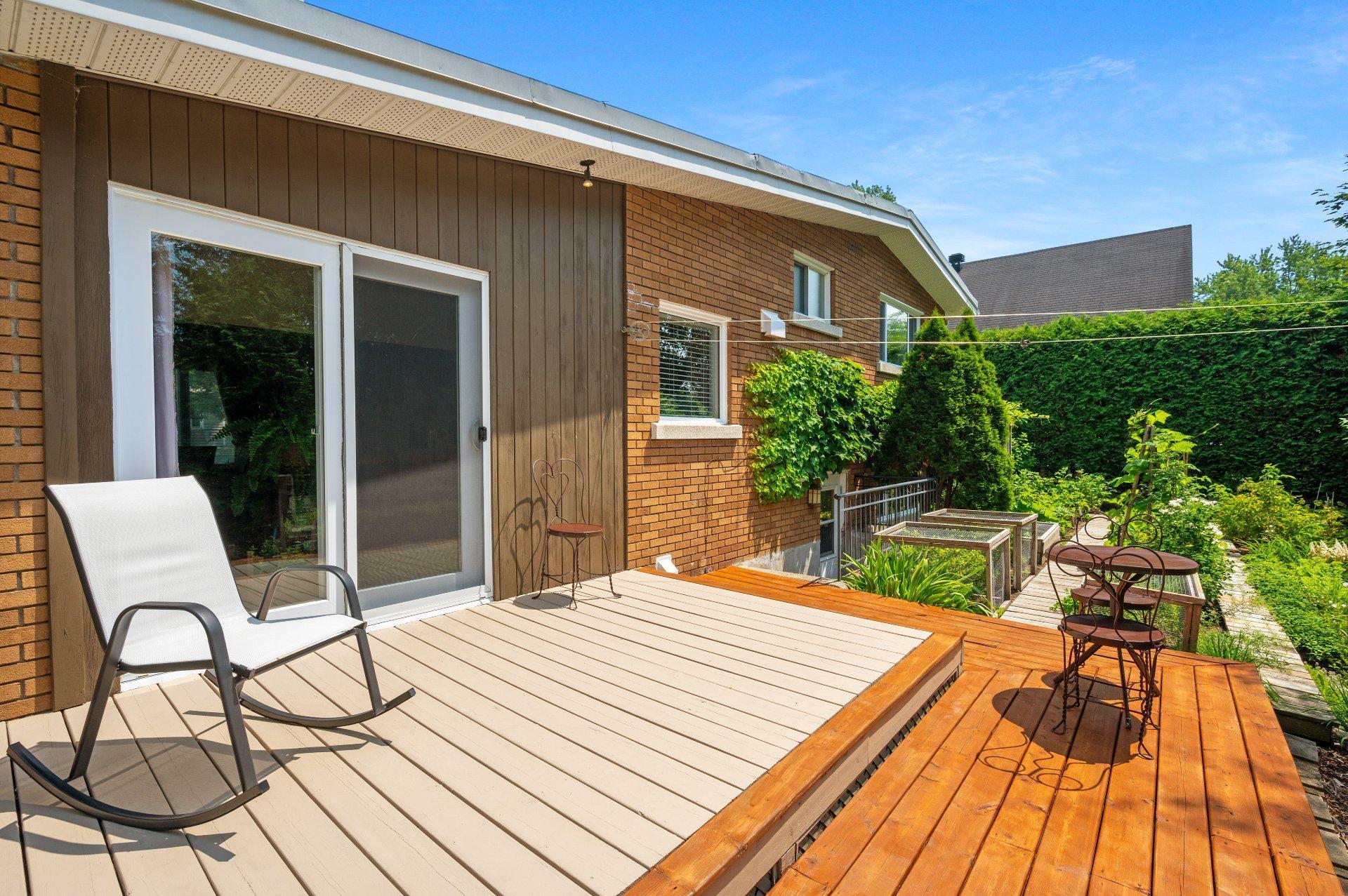 









472


Rue du Prince-Edward

,
Otterburn Park,




QC
J3H1W4

